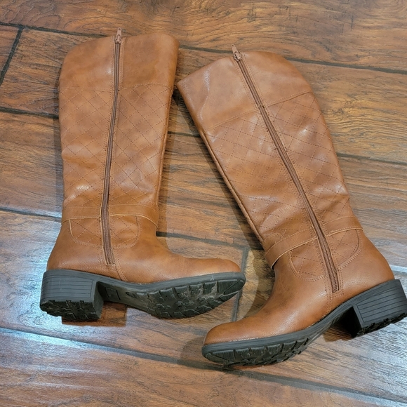 St. John's Bay boots - Picture 6 of 8